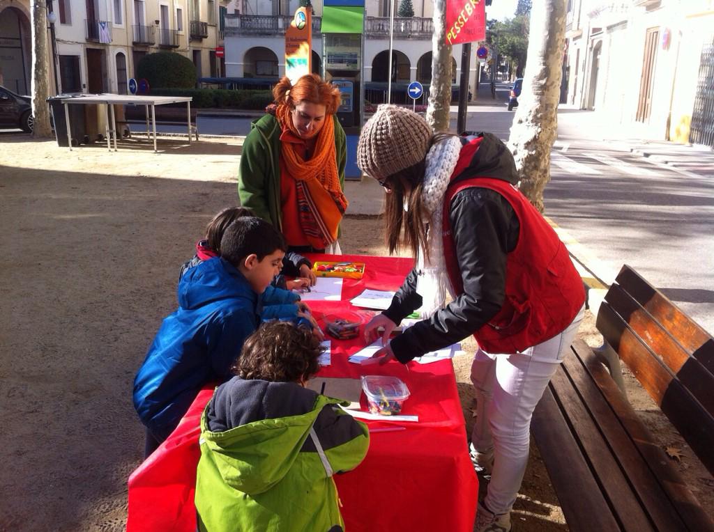 Divertaeduca's tweet photo. Reis contra camells al taller de tres en ratlla de #cardedeu @RamonSoldevila @eva_prat @JessicaCriado @SergiAtmetlla http://t.co/yRAo0JMkID