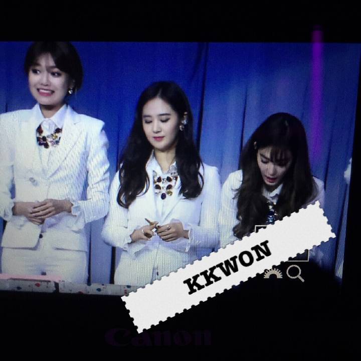 [PIC][03-01-2015]SNSD khởi hành đi Thượng Hải để tham dự "China for GG 1st Fan Party in ShangHai" vào sáng nay B6bUWwRCMAErs4D