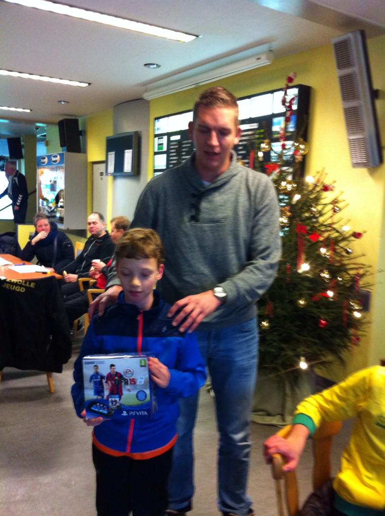 svzwollevoetbal's tweet photo. Bij de D-pupillen zijn de Gladiatoren de winnaar! Tijn uit D3 heeft de meeste loten verkocht voor de @Clubactie! Top! http://t.co/EKpbGw184f