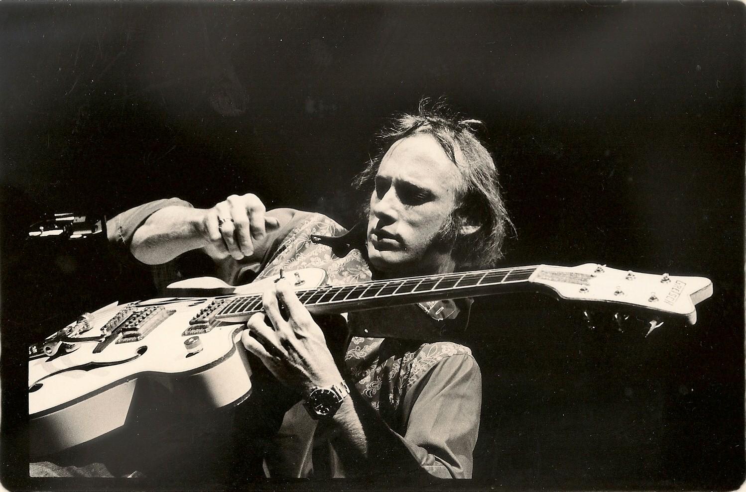 Happy bday Stephen Stills!  begins his 7th decade on Earth. HBD Captain Manyhands! 