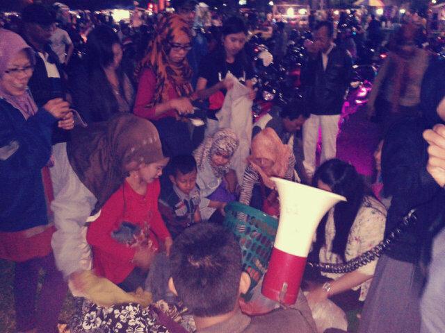 Acara sosial ini kita adain 2 hari kakak.Dan di dua tempat.Semoga berkah dan manfaat yah buat warga yg partisipasi :)