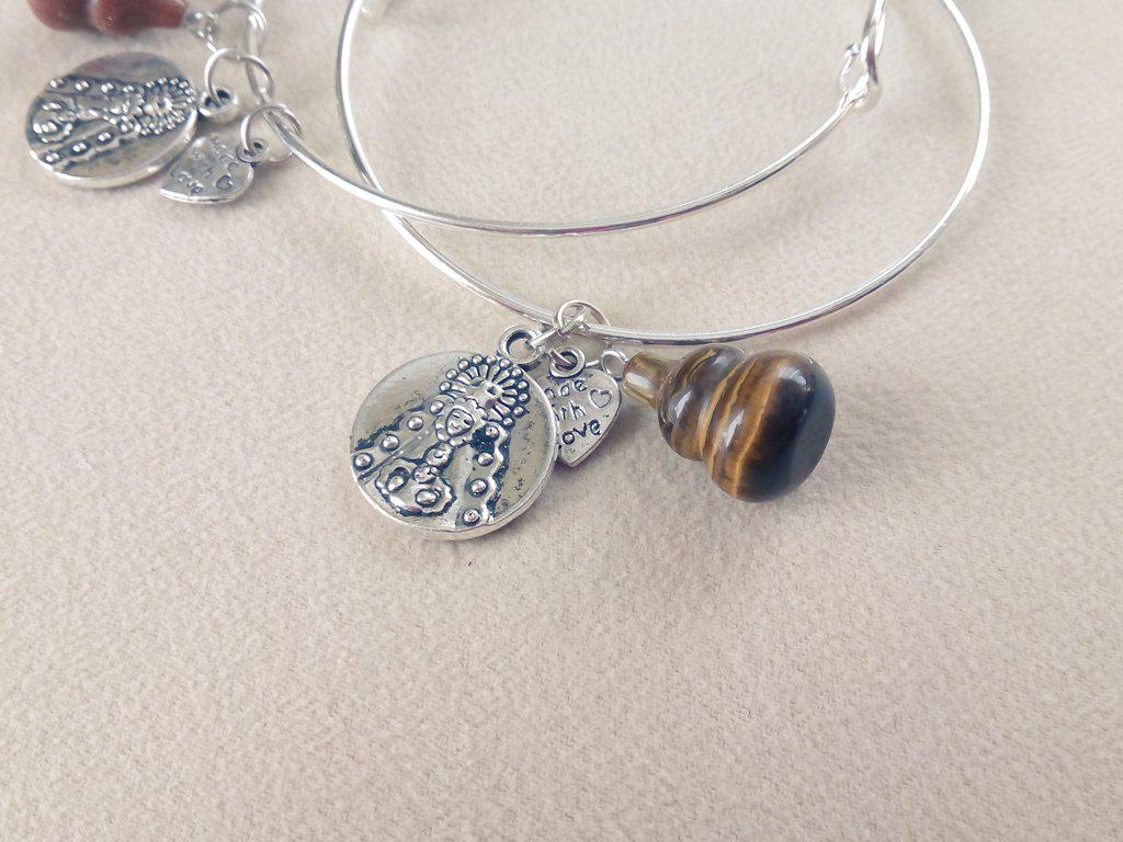 librazalets's tweet photo. Modelo Virgen del Rocio con piedra natural Ojo de Tigre -mal de ojo, buena suerte, gran fuerza interior y libertad- http://t.co/34ons9GNKW