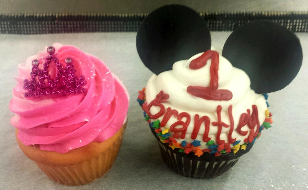 muscoreils's tweet photo. Smash cakes made by cupcake queen, Lindsay Gregg http://t.co/cbPvzR8Ai5