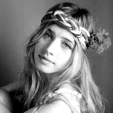 ecdliRoll's tweet photo. Personaje de Alicia cogido.
{ @Alicia_ecdli } http://t.co/kFqw35N8Ky