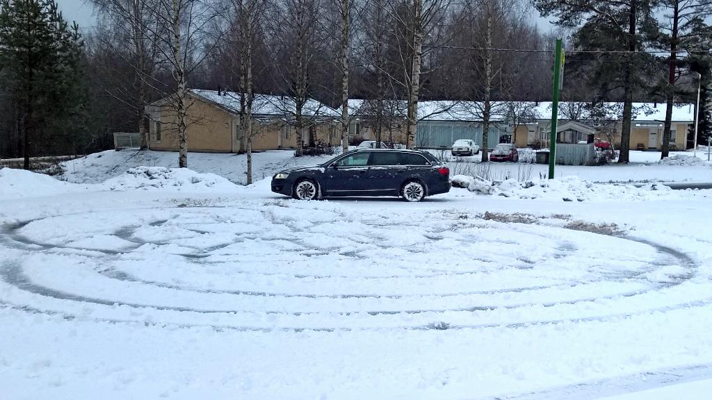 vaananent's tweet image. Turhaa? Kyllä. Lapsellista? Kyllä. Väärin? Ei missään nimessä. #espoff #Audi #A6 #quattro 3.0TDI #ffpfi #acf