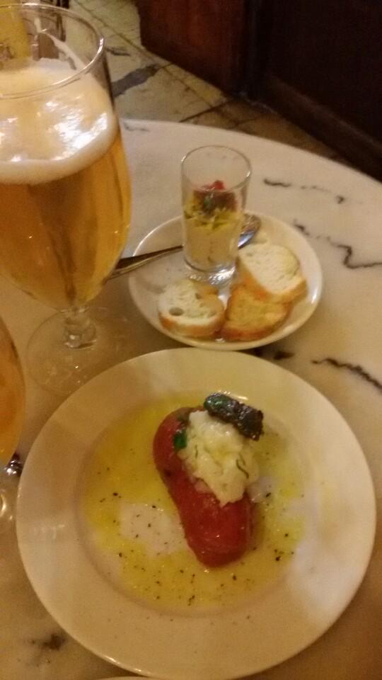 Xeniatb's tweet photo. Muy buenas tapas, riquisimo vermouth!!!! (@ Bar Bodega Quimet in Barcelona) https://t.co/kxa5jPygTG http://t.co/CSTmcVAzUa
