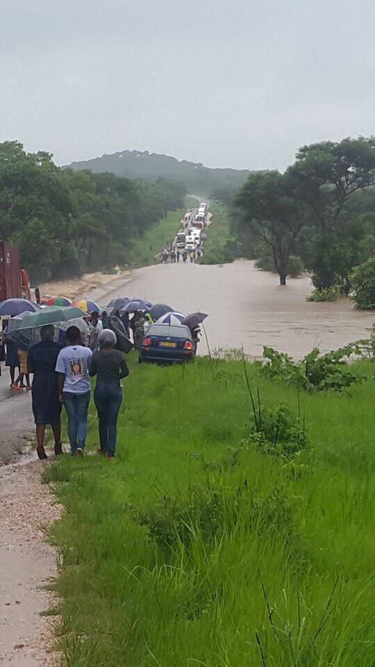 rickinzim's tweet photo. Karoi Kariba main road have 3 rivers flooded. http://t.co/3npP9PyqIs
