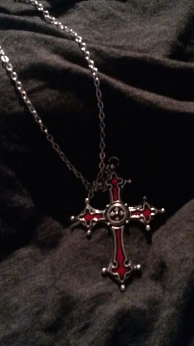 siricraw's tweet photo. brand new necklace from @Velveteen3 really pleased with it thank you :) #gothic #metal #goth #alchemygothic http://t.co/35hPgMFlfE