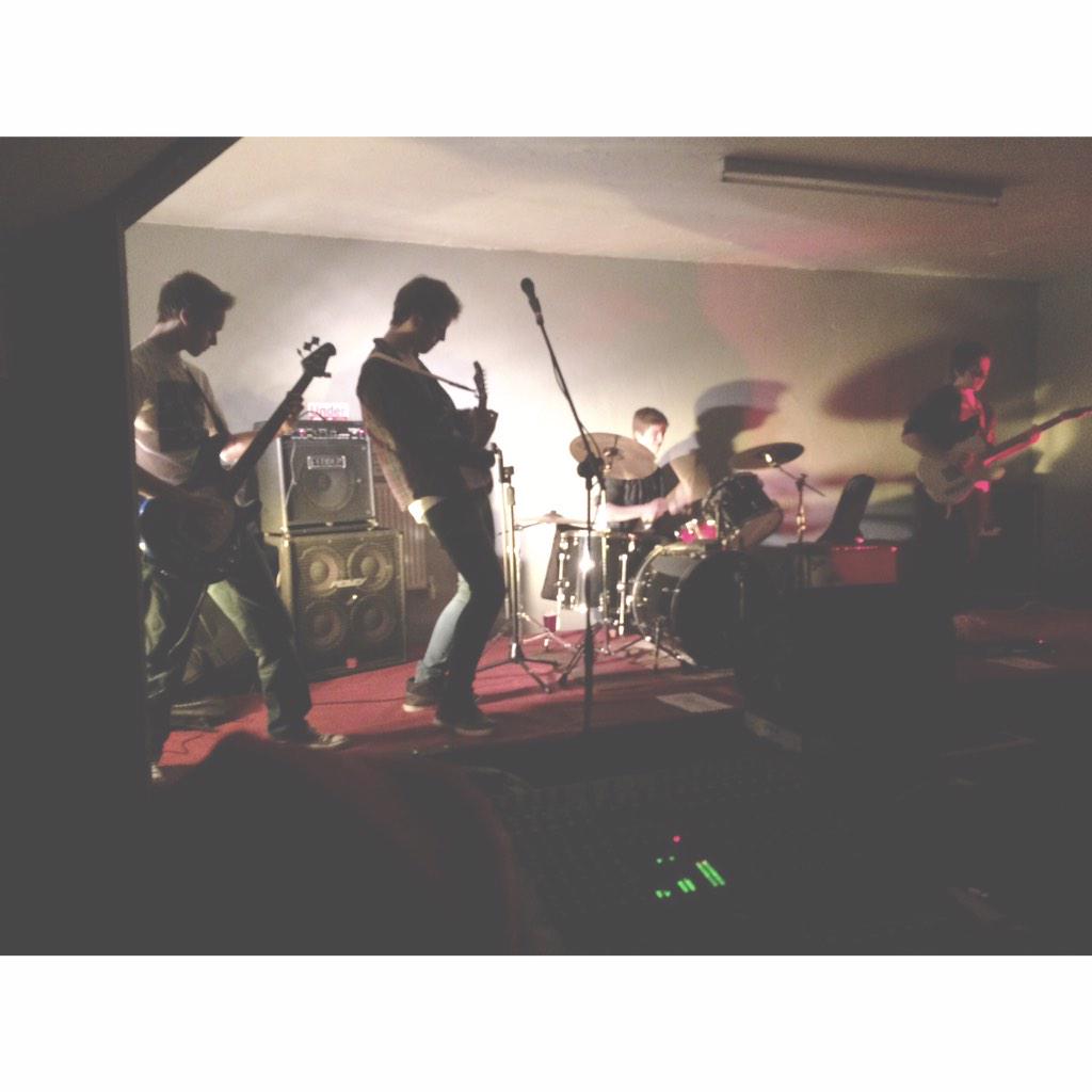 ValentineRoots's tweet photo. Photo from NYE @ The Dragonffli http://t.co/7xy2bDaA92