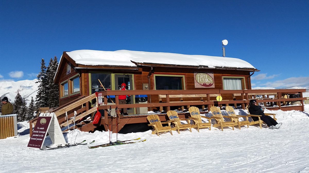 skicrestedbutte's tweet photo. Enjoy the best #beach on the mtn! Ten Peaks has snacks, sanwhiches, full bar and more! #bestviewinthevalley #skicb http://t.co/41NeQUhovw
