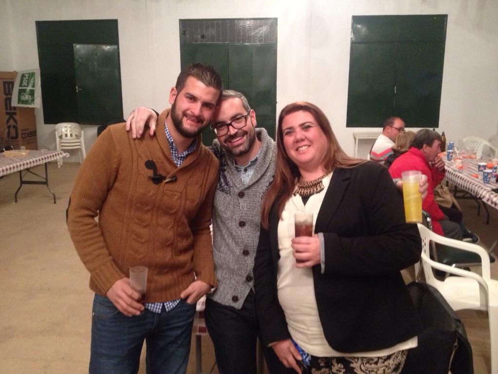 luislopeza3's tweet photo. Noche en zalamea con los compis @javibolaos @GemaRabadan77 http://t.co/itNnOZACby