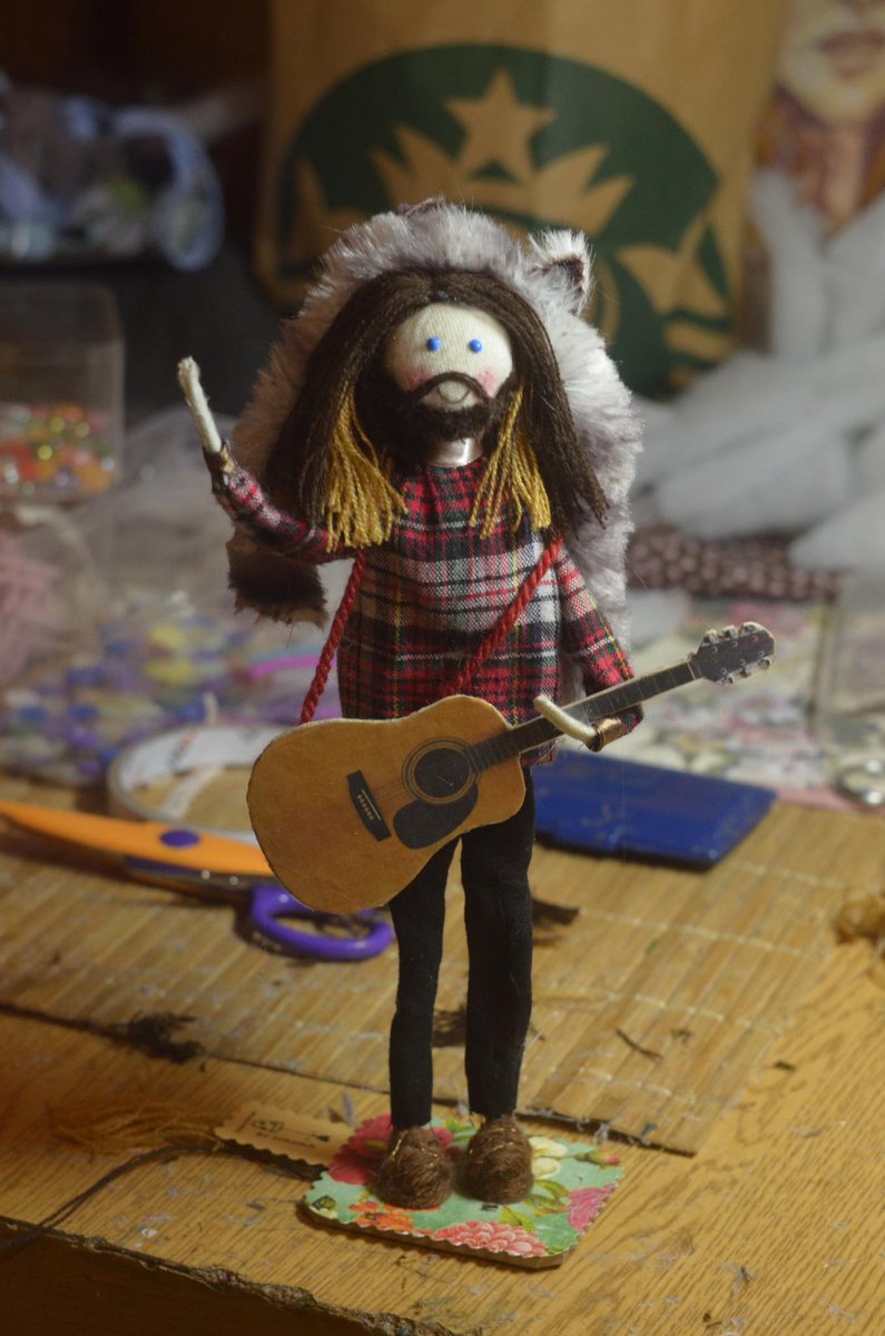 30SECONDSTOMARS's tweet photo. This is amazing. Check out @tkachuk_ivanka's handmade #MARSart, inspired by @JaredLeto! http://t.co/tDZ53GS9rB