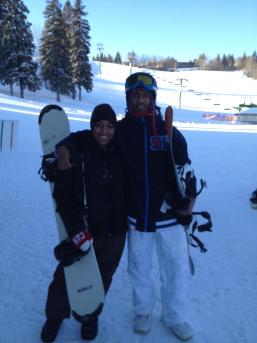 yvesmcdavid's tweet photo. Snowboarding in Edmonton with my niece #lovin' it http://t.co/4i4aSDHTGQ