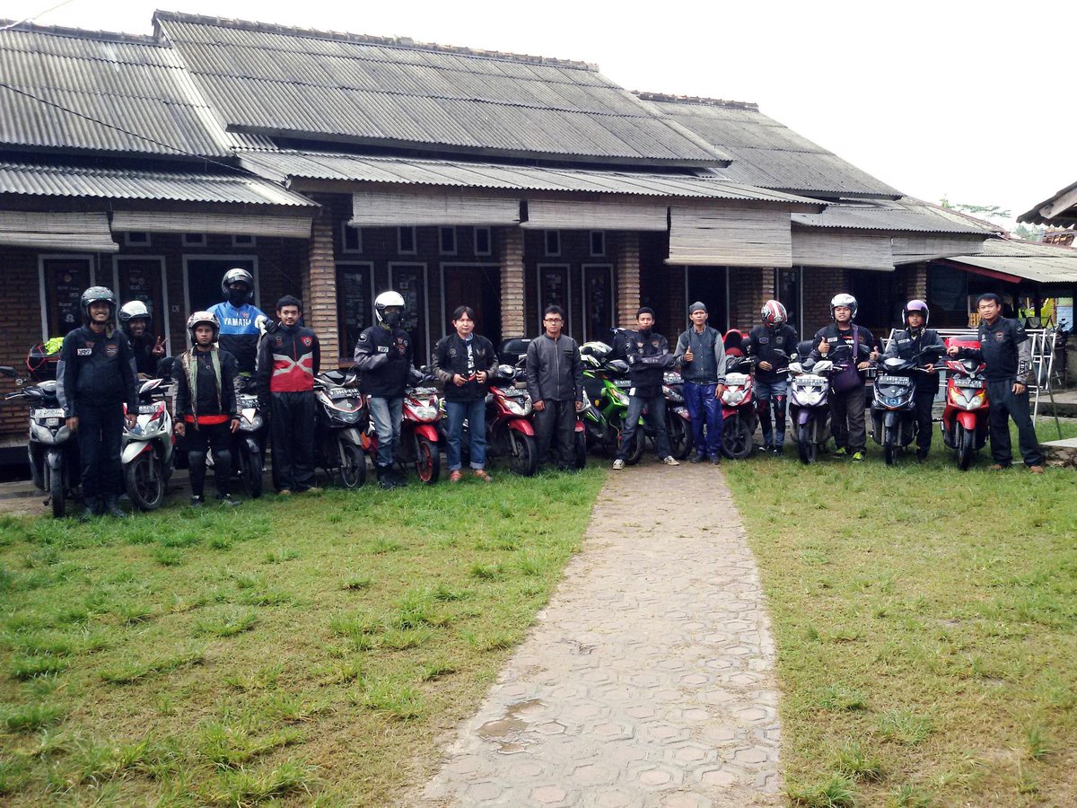 we are many we are one, Xeoners Indonesia chapter Tangerang. (pelantikan anggota generasi ke-3 Xetan) at SawarnaBeach