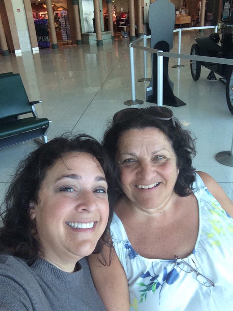 DMichelutti's tweet photo. @micheluttia Last selfie from Andrea's trip. Woot...now my holiday begins...lol 😃 http://t.co/Xykdh1IQsF