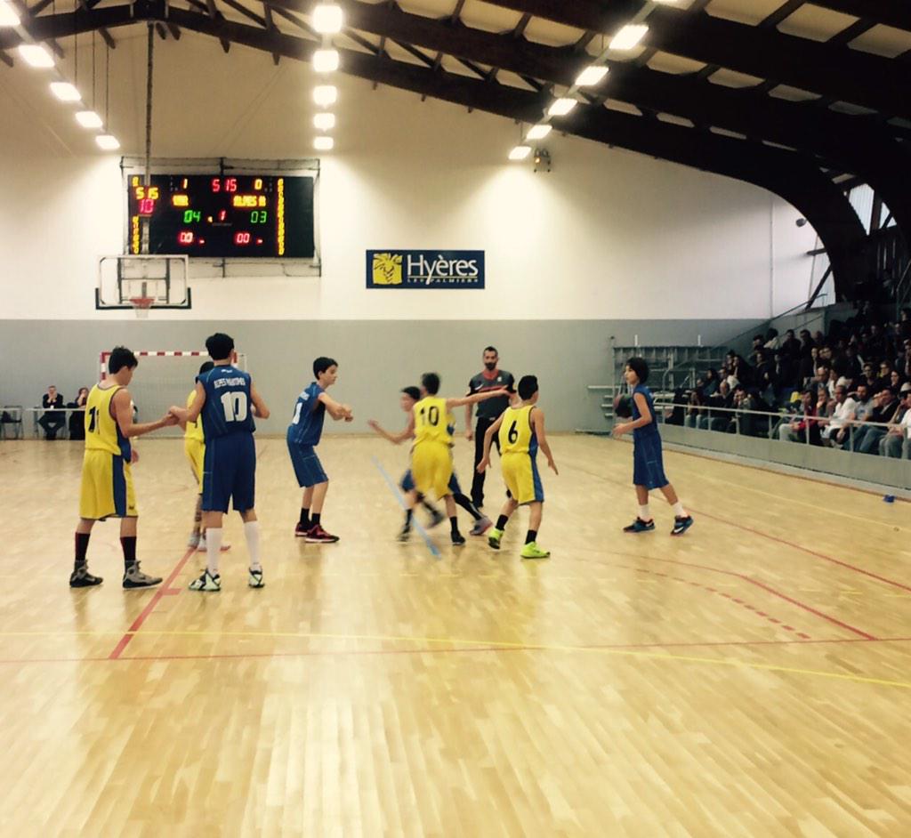 Francis_Roux's tweet photo. Apres la victoire du Futsal Hyerois, tournoi Basket U13 au Gymnase des Rougieres cc @BacciFlorent @HTVBasket83 http://t.co/ShVsz4S9mp