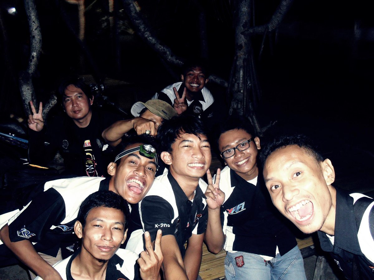 kebersamaan di malam jum'at kemarin saat pelantikan di pinggir pantai Sawarna.