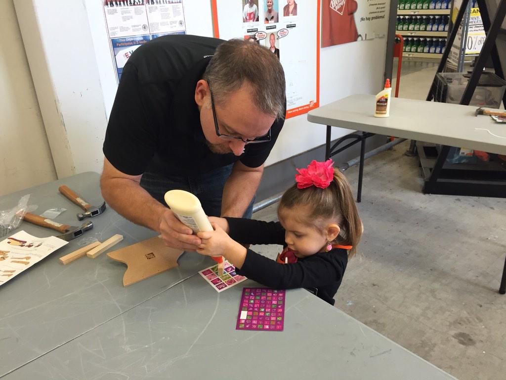 JoeNovotnyHBL's tweet photo. Lilly had a blast at The Home Depot Kids Workshop #livingtheorangedream #MET3609 #THD3609 @StacyWaltonTHD http://t.co/6yXfodHzoe