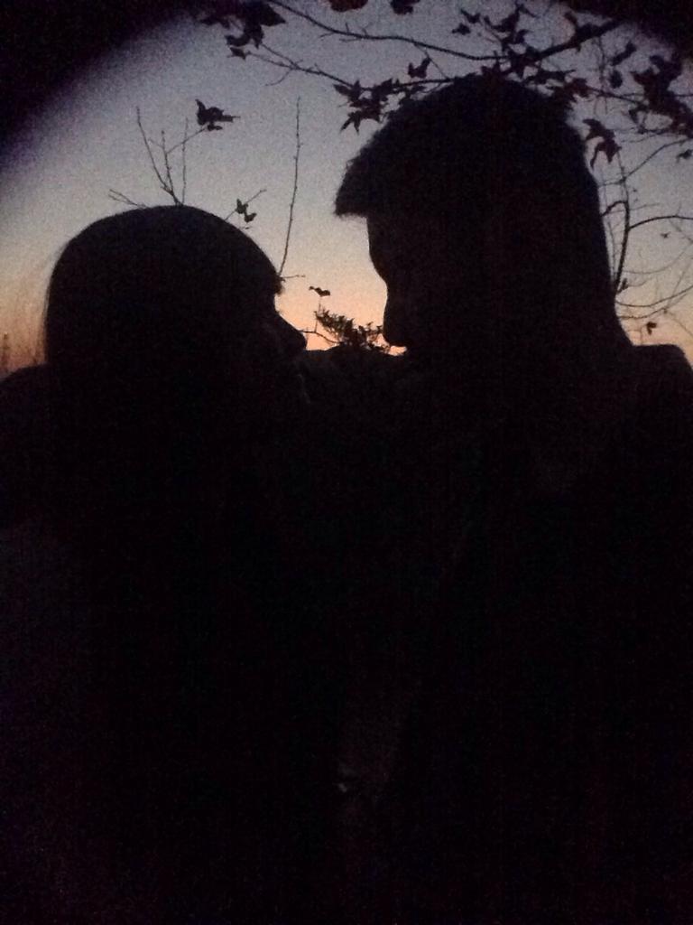 Mansonchen0908's tweet photo. The sweetest moment,that why i spended  the big time to come here and see the red leaf.worth it all @fanwingyeee http://t.co/ZipYt534JD