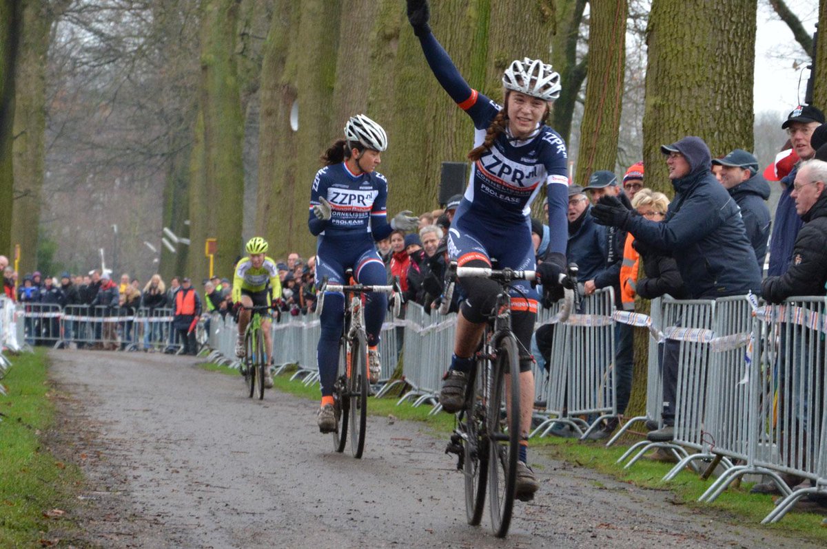 Broer en zus <a href="/Maik_Heijden/">Maik van der Heijden</a> en IngevdHeijden winnen allebei hun wedstrijd. #GpGroenendaal. <a href="/RezaCoach/">Reza Ravenstijn</a> 2e.