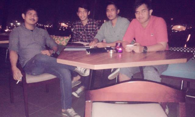 rezafebrian99's tweet photo. The adge with @angga_stwn @agungsyaputraa @rezafebrian99 dan faii http://t.co/RtdKFZBMFG