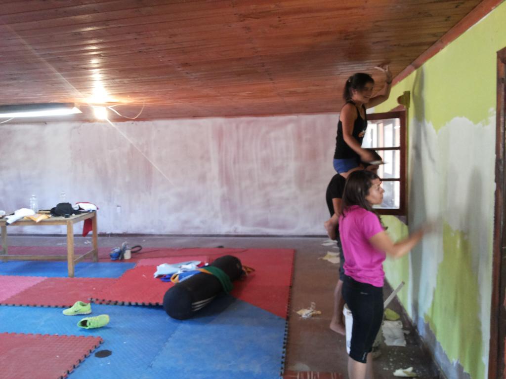 cabezontkd's tweet photo. Cambiando el color del dojang taekwondo #combarbalá #2015  @PedroCastilloD @cbblanoticias @tkdcombarbala http://t.co/eNHGjvURUO