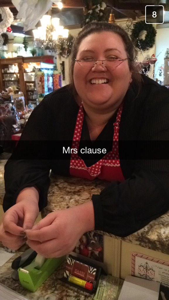 NicciHopps's tweet image. Happy Birthday Jessie!! You make a great Mrs. Clause! #lovetheapron