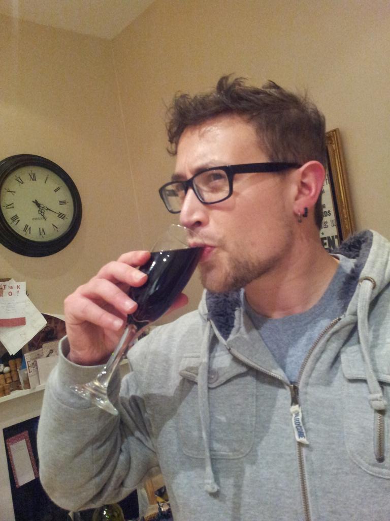 RatherFDesign's tweet image. Thanks for the hamper for best in custmor service Sonny! I'm drinking the wine as I tweet! #SussexPages @SussexPages