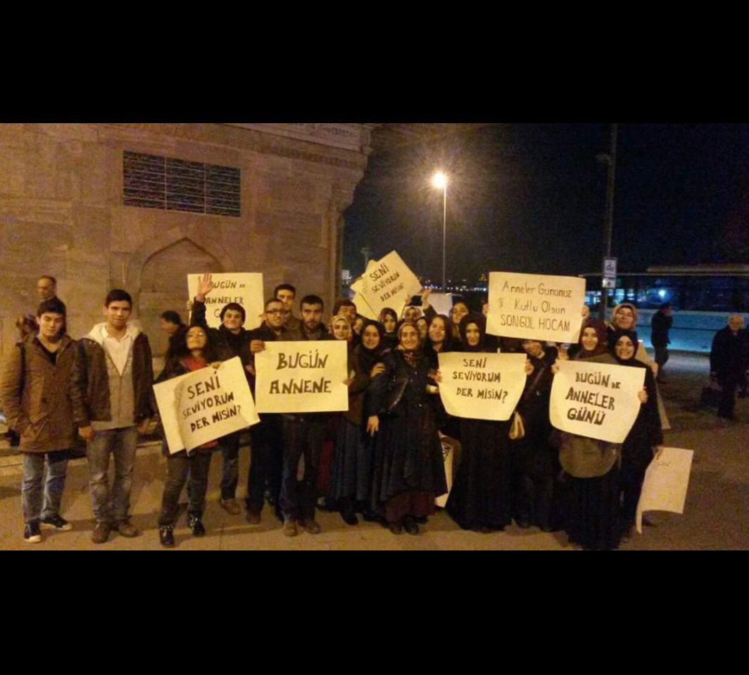 SosyalGO's tweet photo. 'Anneler Günü' bir güne sığar mı? http://t.co/G8ltl84KLI