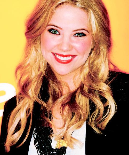 Ashley Benson <3
RT FOR - HOT
FAVE FOR - NOT