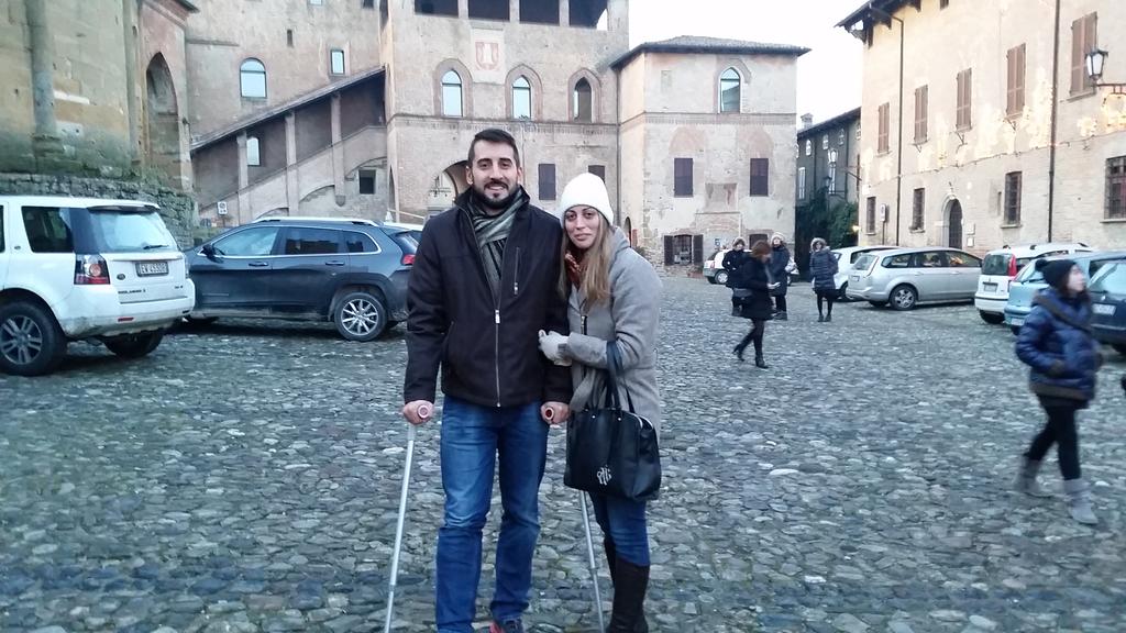 marcoRecorder's tweet photo. Anche se in stampelle, è bello rivedere Castel'Arquato dopo tanti anni http://t.co/5M6TI6yWXZ