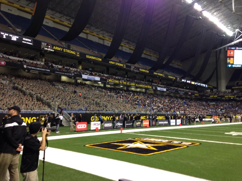 ErikRichardsUSA's tweet photo. "@bartonsimmons: #ArmyBowl crowd always looks awesome http://t.co/mIEOKkxvVY" #40KStrong