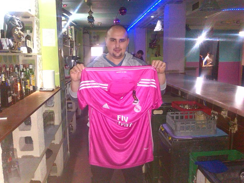 JoseChitikes5's tweet photo. Pues esta noche sorteamoos una camiisetaa del Real Madrid #osesperamosenelnuevozoe http://t.co/o4MWNKYra0