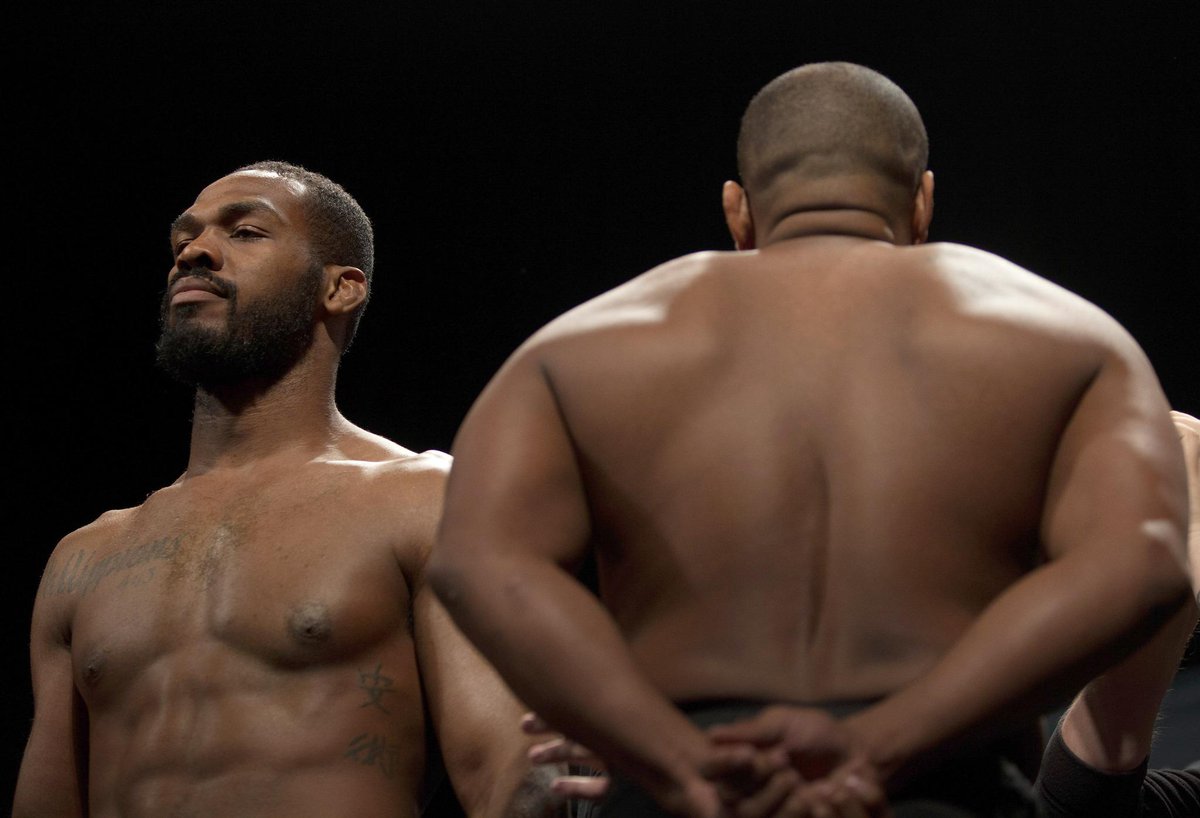 UFCONFOX's tweet photo. It's time for an epic night of fights! Who takes a W at #UFC182? VOTE NOW! http://t.co/BXZwe1BKDs http://t.co/YRO8De4TtL