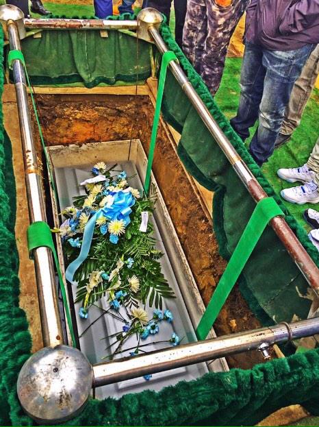 Countup_mooka's tweet photo. Real brothers ๐๐ผ๐ rest up jmoney we love you bro #jayelogang #jayeloworld #LongLiveJayelo ๐๐ look over us ๐love u bro http://t.co/aO8cnsvurU