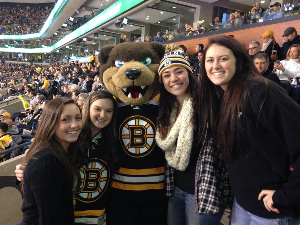 jamaral_96's tweet photo. First bruins game with the girls #GoBruins http://t.co/Yaym65fQSh