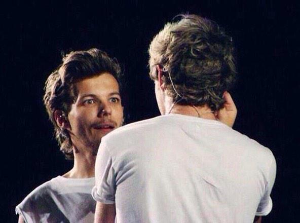 Kiwi_HStyles's tweet photo. "The 1D fandom was voted as the meanest fandom"
The fandom:
#1DFandomRuleTwitter
#carteriskingofflopnation http://t.co/b8D0RGkNGv