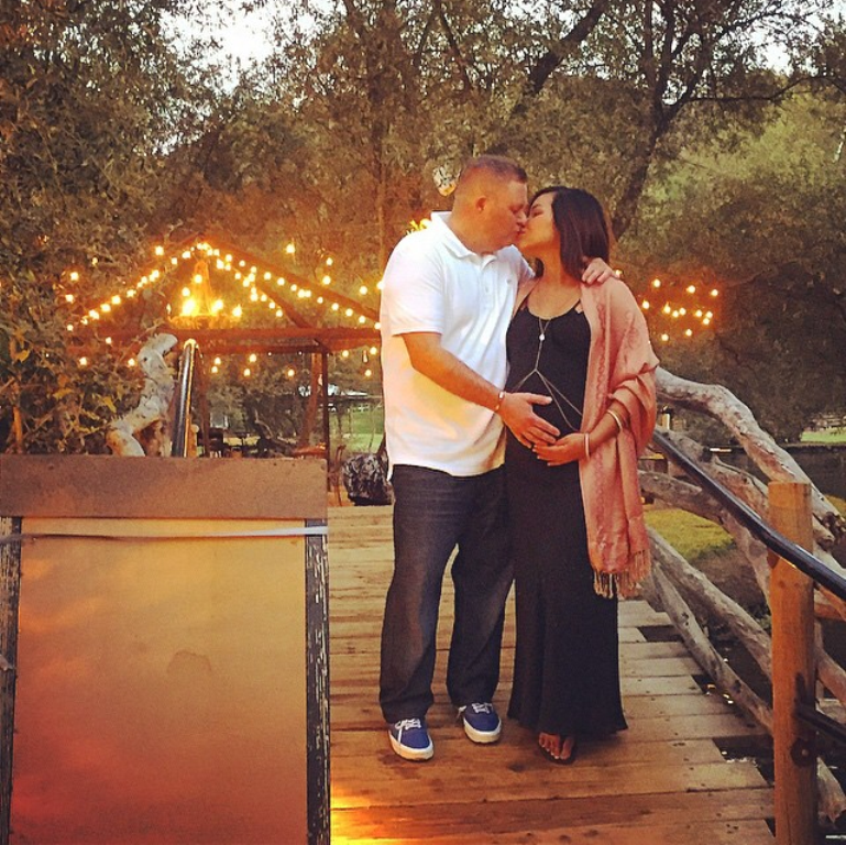 The_Malibu_Cafe's tweet photo. A little romance always makes the heart grow...share a kiss with someone special tonight http://t.co/jJXeOKcKfY