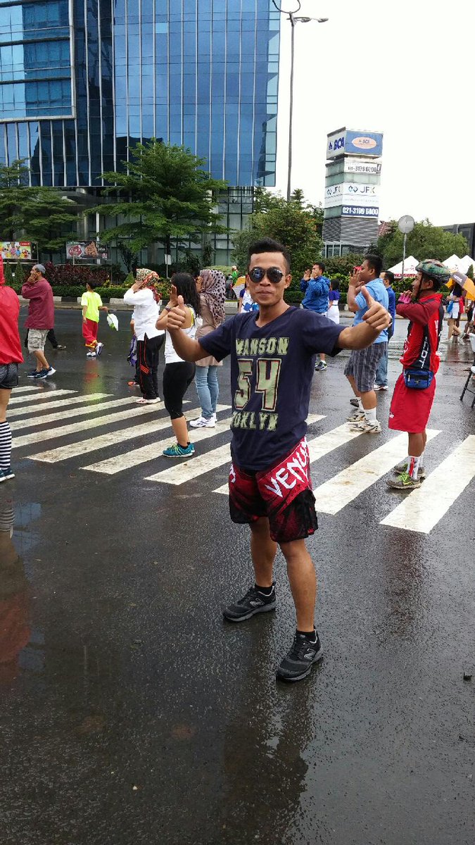 CampDavidID's tweet photo. Bang cecep zumba dulu :)
Semangat walau gerimis dikitt http://t.co/GAoc137eH7