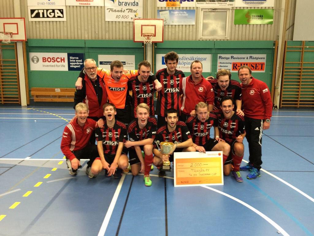 TranasFF's tweet photo. Underbart!! 3-2 mot Aneby i finalen!!! Theo avgör med 1 sekund kvar!!!!! Anton och Gio gör mål också. Så fantastiskt! http://t.co/N0TOVuce38