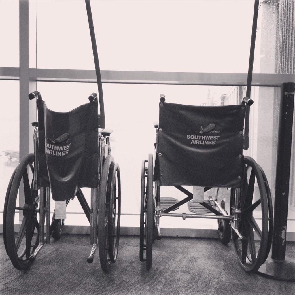NOLA_Muse's tweet photo. Handi-Capable
Options await for comfort
Econ or 1st Class?

#NOLA_Haiku
#Southwest #PHL #FlightDelay
#FlightDelayed http://t.co/OMQPBfmAxB