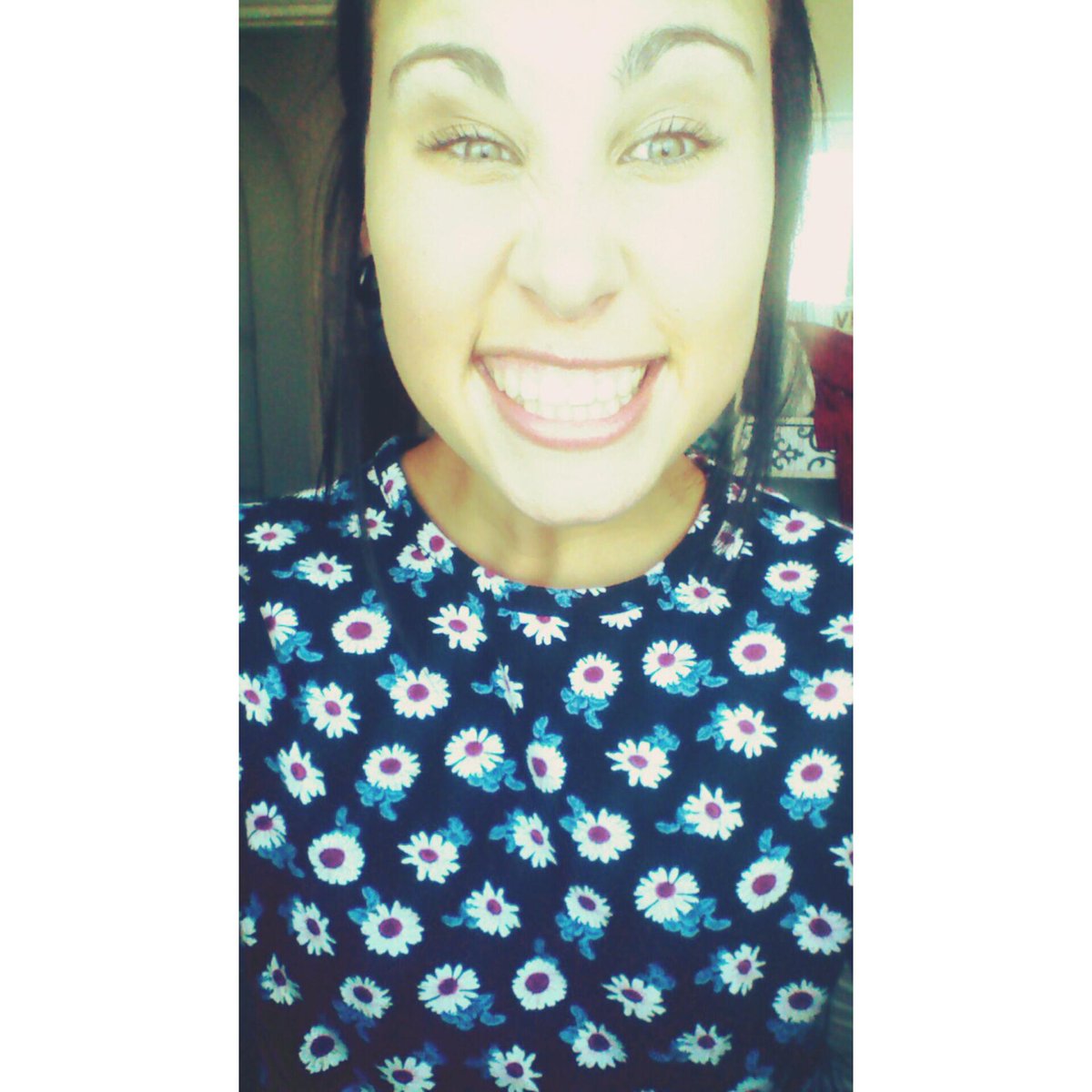 EllabooElme's tweet photo. Being weird lol http://t.co/Z3HkFV9Skp