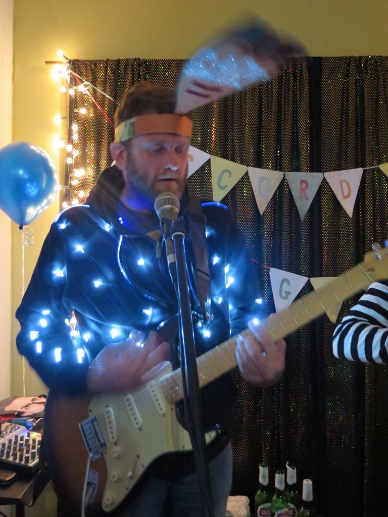 iainwheeldon's tweet photo. Brill night: Accord-Iain to Gary Xmas Extravaganza!  @AccIainToGary @gary_malkin http://t.co/FCgrscV1gY