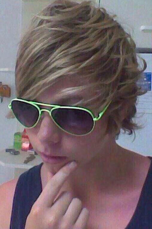 DumbBlondeEmo's tweet image. THE FLUORESCENT GREEN GLASSES THAT ASHTON SAID WERE &quot;KINDA COOL&quot; #HERESTO5SOSMEMORIES