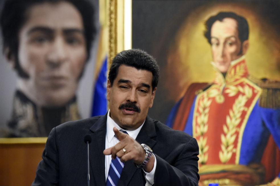 elespectador's tweet photo. Nicolás Maduro inicia 2015 con el nivel más bajo de popularidad http://t.co/sBkQkWdnjF http://t.co/OvGGc7RP9O