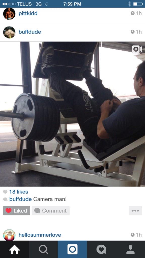 sweatcollection's tweet photo. Buffdude hitting legs in his sweat collection pants http://t.co/SvZRT9UJ33