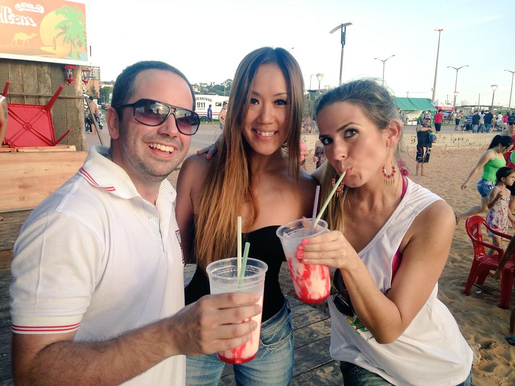 yolandapark1's tweet photo. Con queridos compañeros, pero más que nada AMIGOS! @PaolaMaltese y @jorgeheisecke @radiocanal100  #Encarnacion http://t.co/fRaq0AHe0i