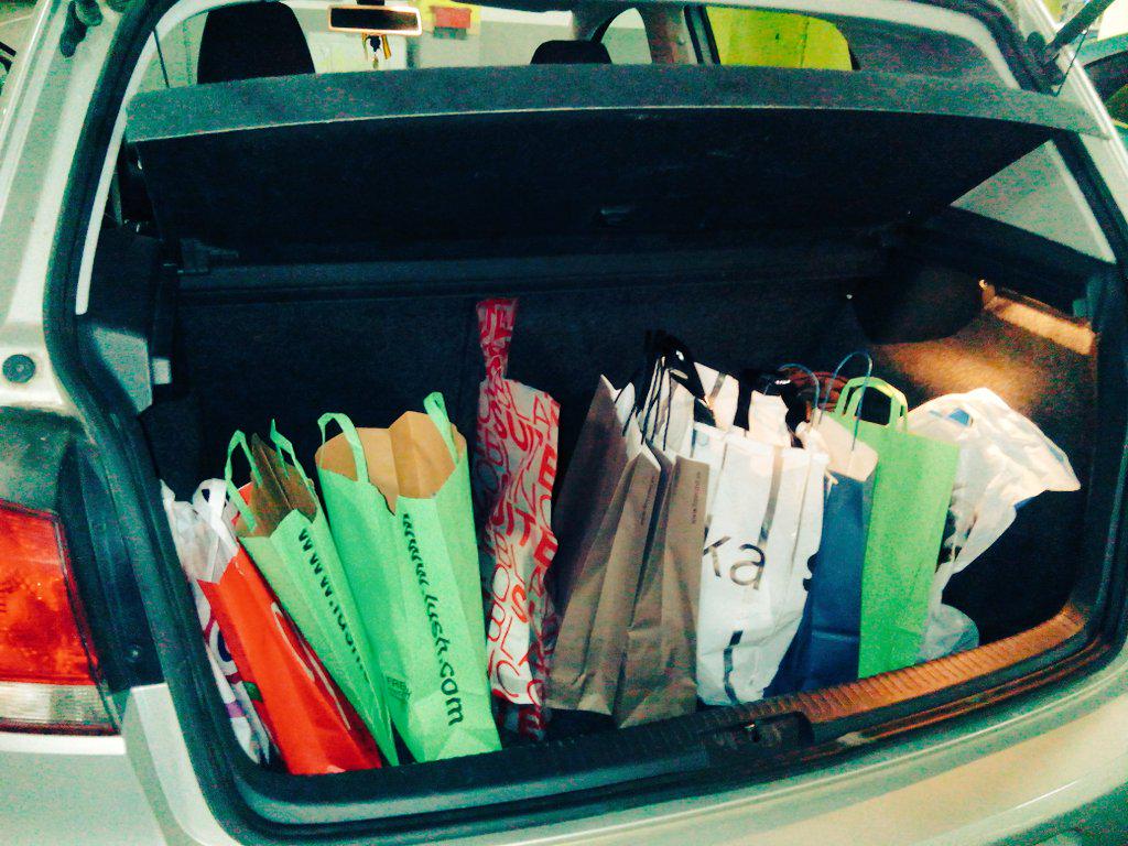 MartaSanchez91's tweet photo. Ya vienen los reyes magos @Santiago__CS http://t.co/dKQxlmqwdj