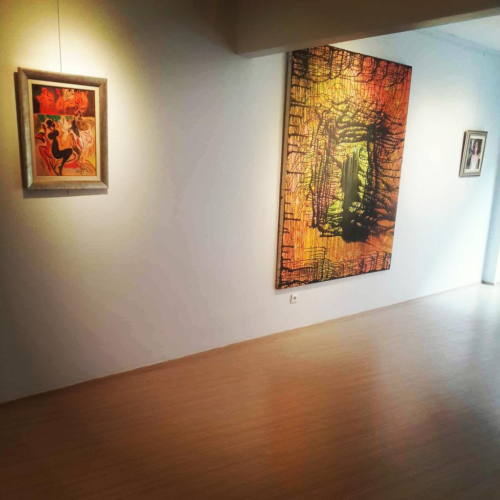 Ervaartgallery's tweet photo. Galerimizden görüntüler Mustafa Ayaz ve Memduh Kuzay http://t.co/qXqIXzZTFT