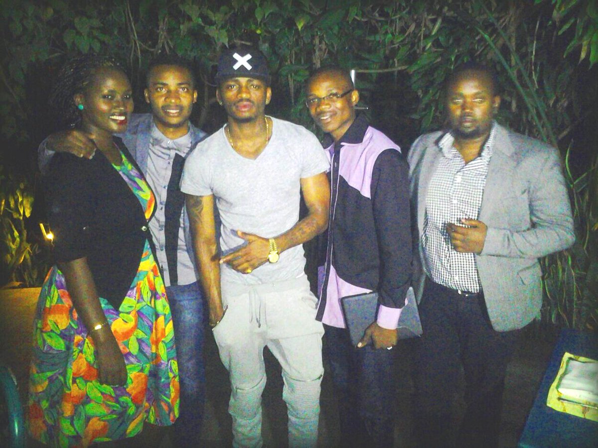 phyphybanks's tweet photo. new year,new friends,new glory Omg... http://t.co/aevOunpSGu
